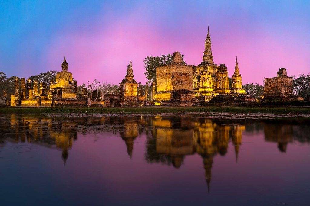 places to party in phuket